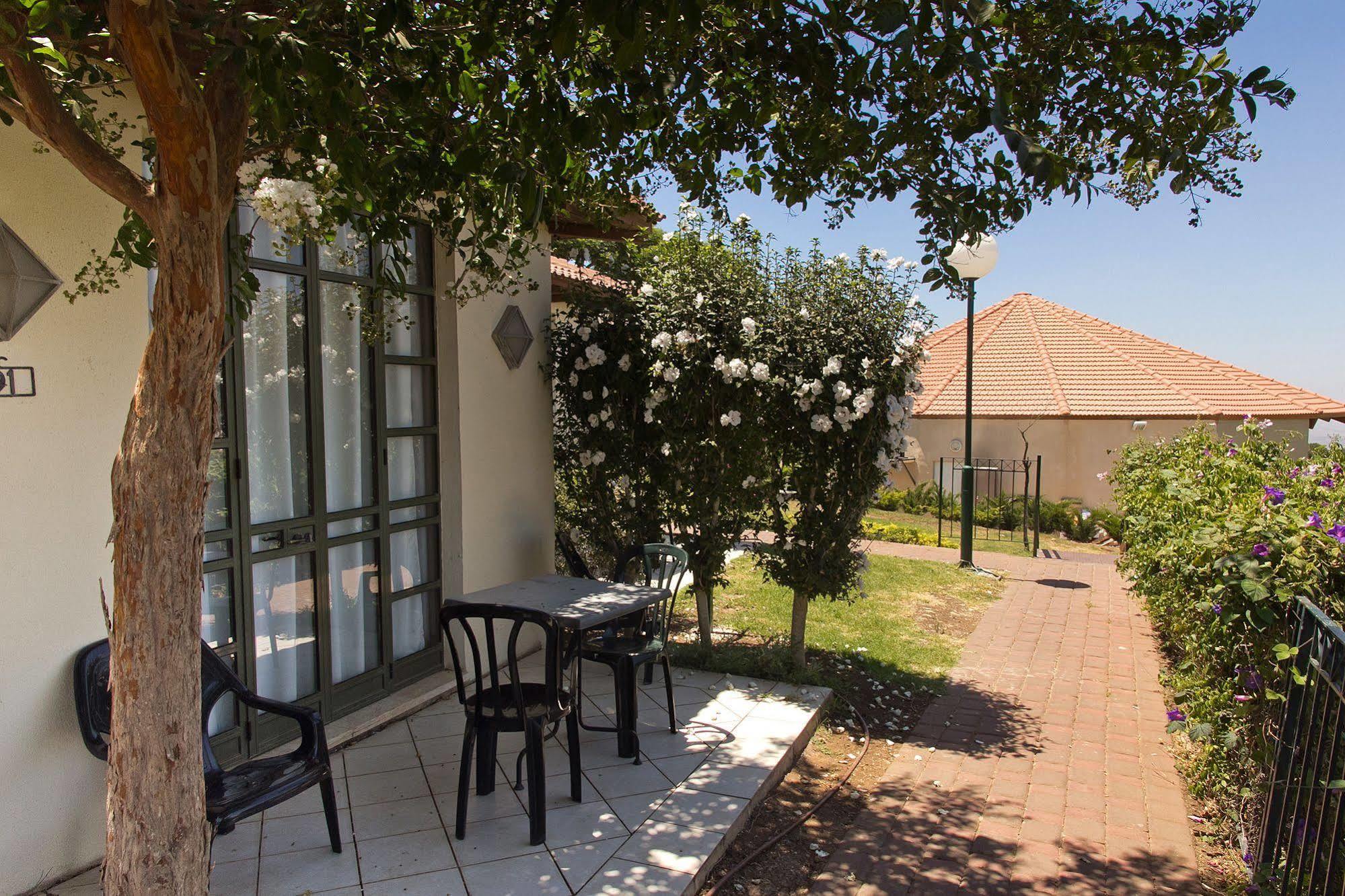 Shoresh Green Hills Family Suites Hotel Eksteriør bilde