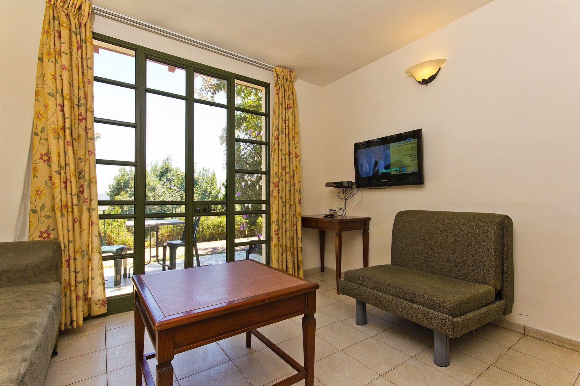Shoresh Green Hills Family Suites Hotel Eksteriør bilde