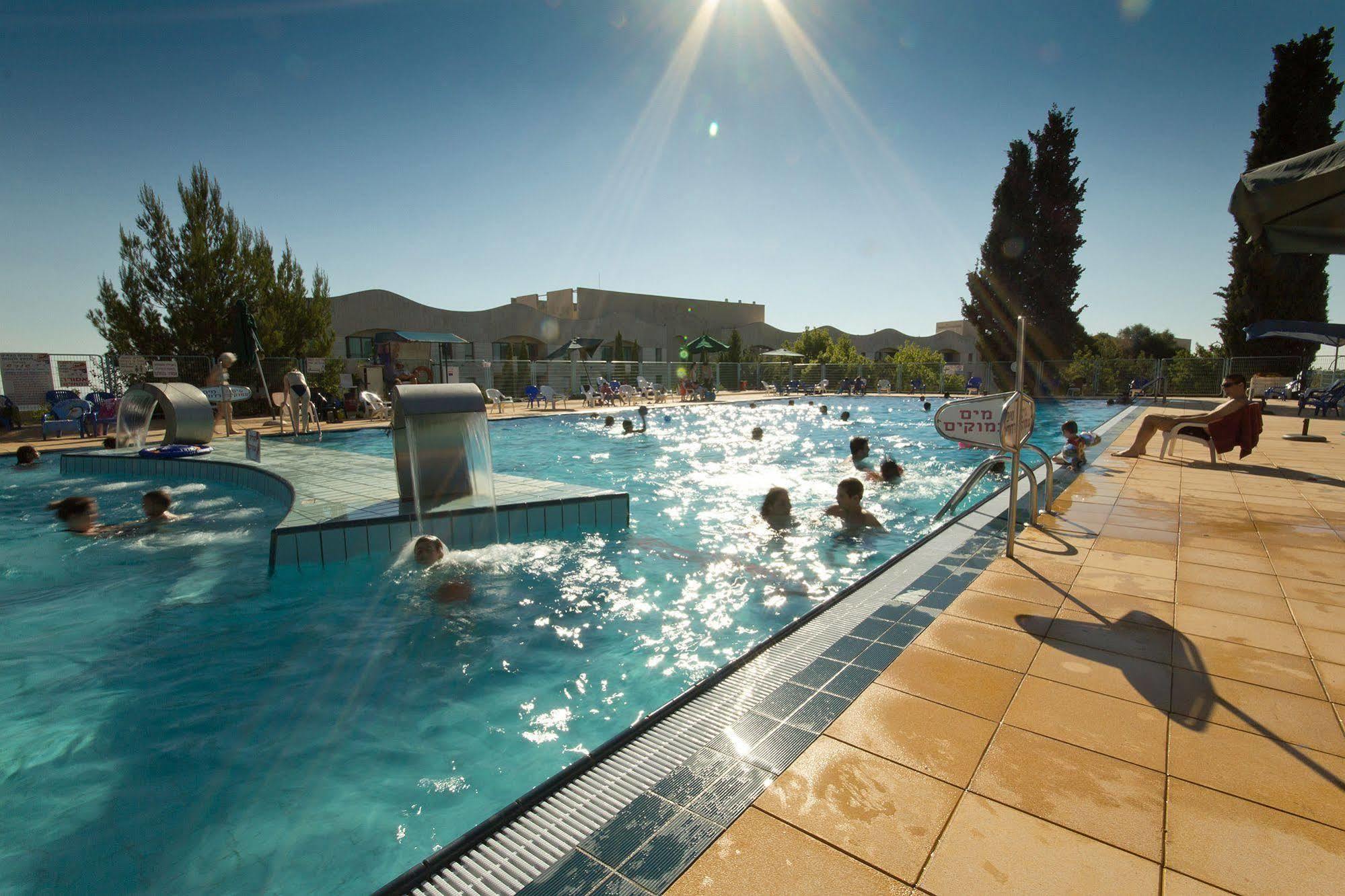 Shoresh Green Hills Family Suites Hotel Eksteriør bilde